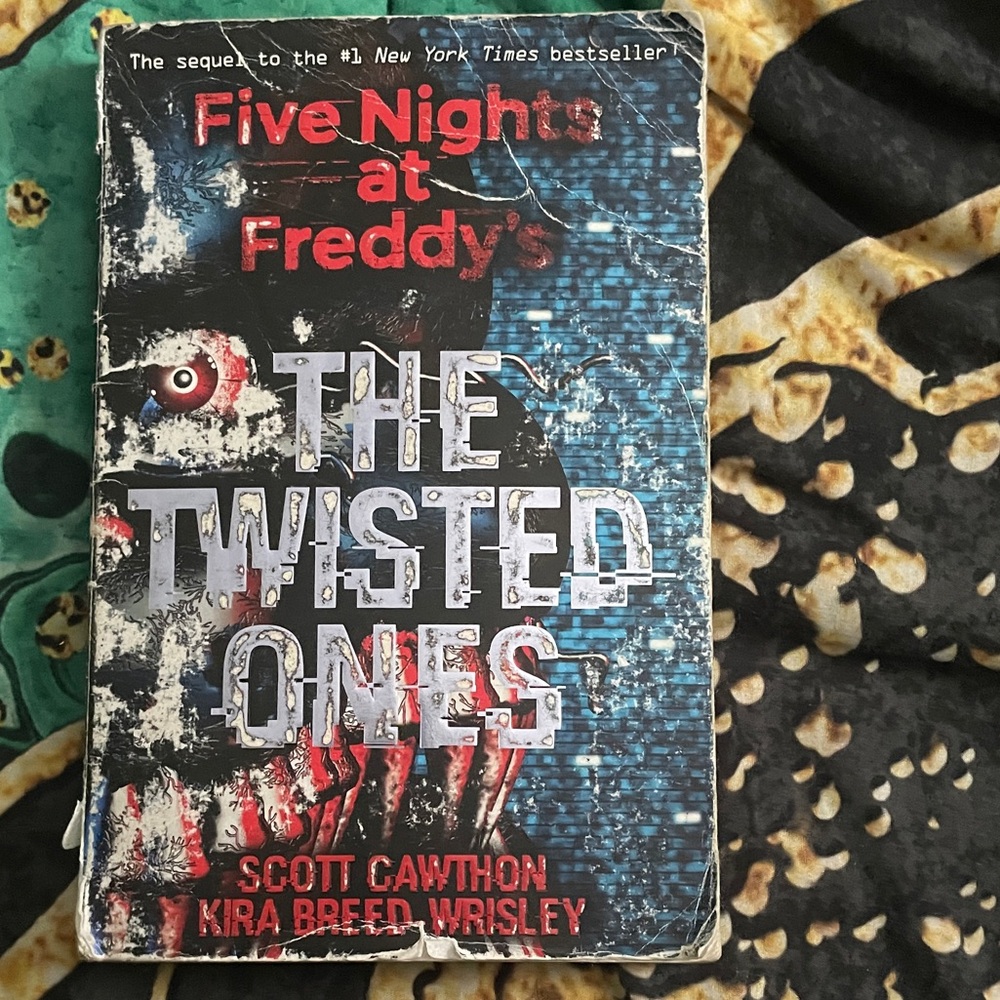 Five nights at Freddy Book: The Twisted Ones